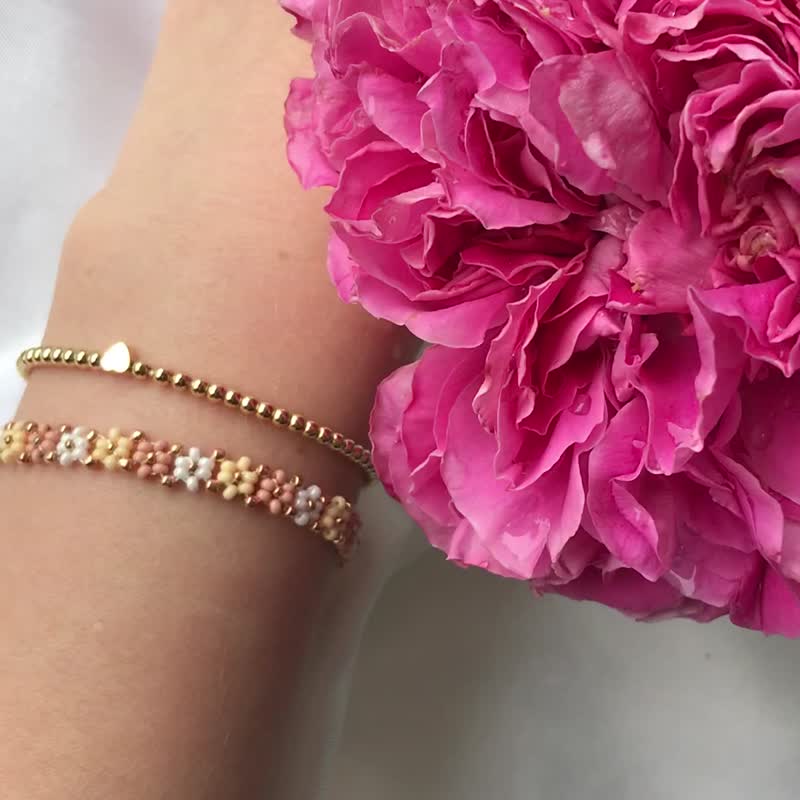 Elegant Daisy Jewelry Golden Heart Daisy Bracelet Stylish Accessory Trendy. - Bracelets - 24K Gold Gold