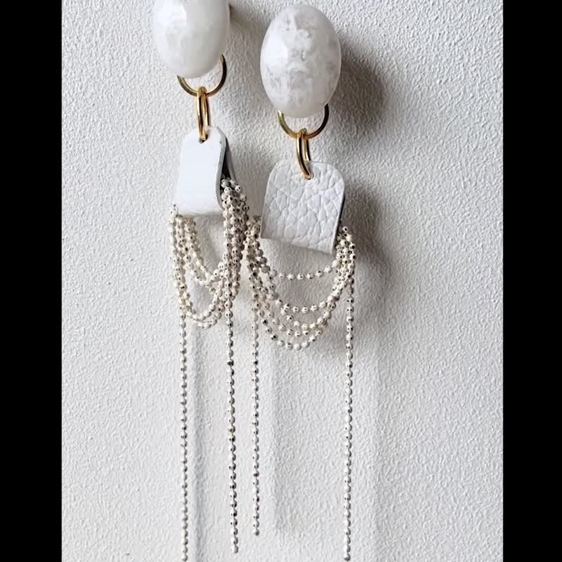 Galaxy 2way earrings /moon/ Interchangeable cold moon醫療鋼耳環 夾式耳環 耳夾 - 耳環/耳夾/耳骨夾 - 其他材質 白色