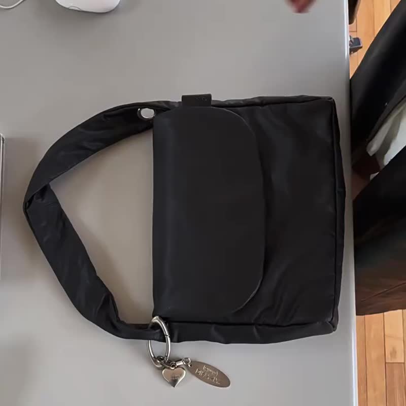 Black Twist Bag, Soft Padded Shoulder Bag, Large Capacity Underarm Bag, Charms Not Included - กระเป๋าแมสเซนเจอร์ - หนังเทียม สีดำ