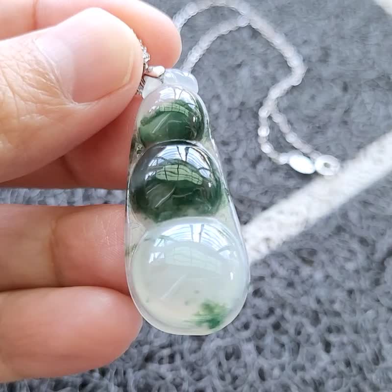 【Pure Jade】Natural jade glass ice-like beautiful green floating flowers with fluorescent graduate-level bean collarbone chain - Necklaces - Jade Multicolor