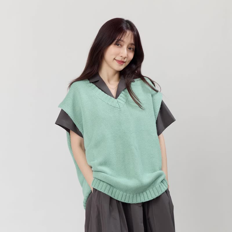 Denise V領小岔寬版織毛衣背心/湖水綠 - 女毛衣/針織衫 - 尼龍 綠色