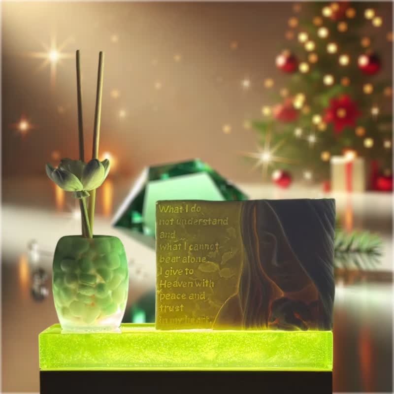 Pure Thoughts and Good Luck Crystal Peace Lamp Holder Series Green Crystal Praying Girl Art Lighting with 5ML Essential Oil Free - โคมไฟ - เรซิน ขาว