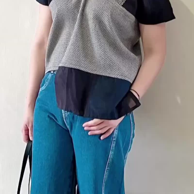 Unique black textured geometric square patchwork gray mesh knitted boxer jacket. - เสื้อกั๊กผู้หญิง - ผ้าฝ้าย/ผ้าลินิน สีดำ