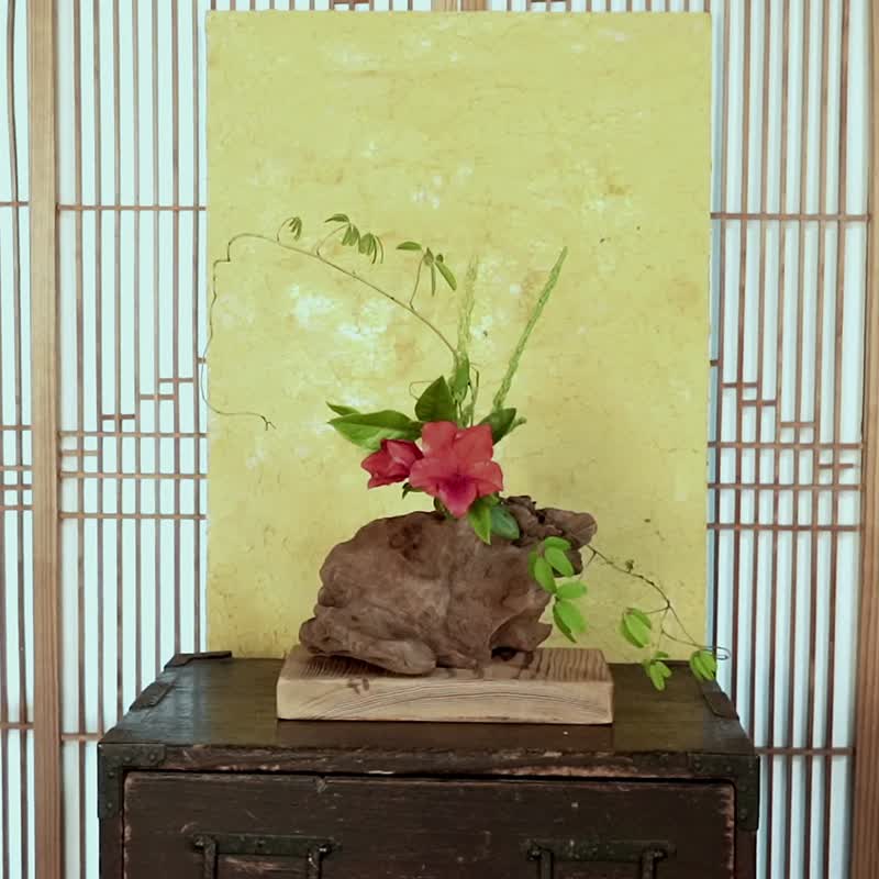お気に入りの季節の花を飾って気持ちの良い空間を作ってみませんか　流木の花器、木の花瓶、花器、小さな花瓶、９６ - 花瓶/花器 - 木頭 咖啡色