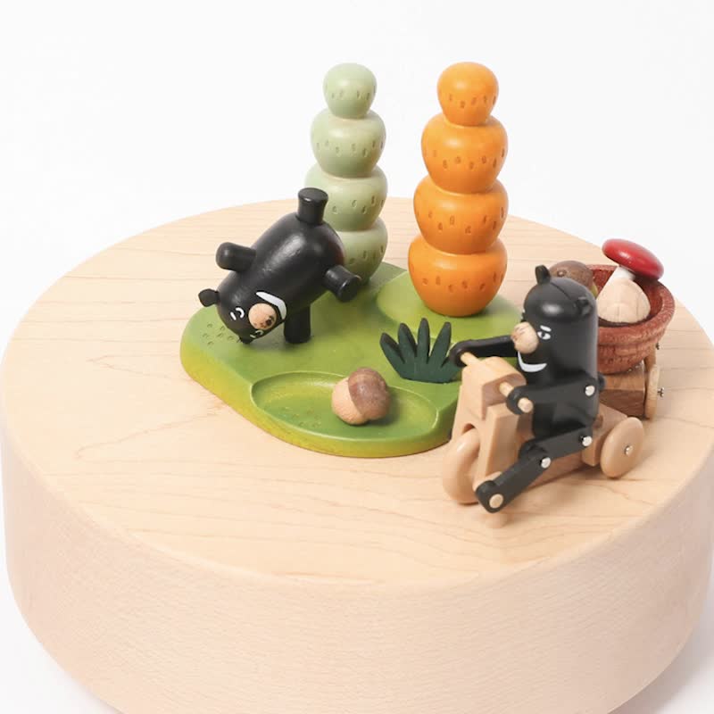 Taiwan Black Bear】Round & Round Wood Music Box - Shop Wooderful