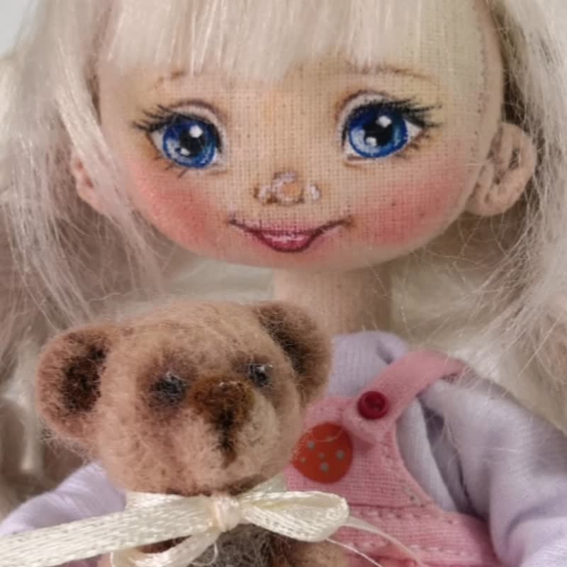 Miniature rag doll Small art doll handmade Rag doll Cloth doll Textile doll - 公仔/玩偶 - 棉．麻 