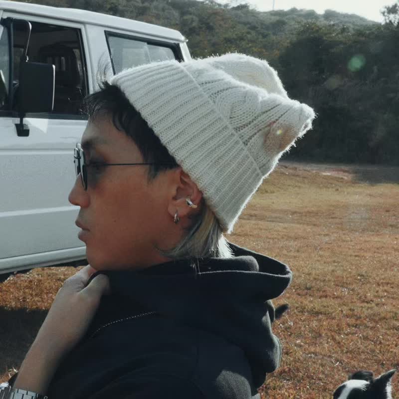 【禮物】3A黑白蘇聯鑽純銀無痛耳骨夾中性男女耳飾イヤーカフ - 耳環/耳夾/耳骨夾 - 銅/黃銅 銀色