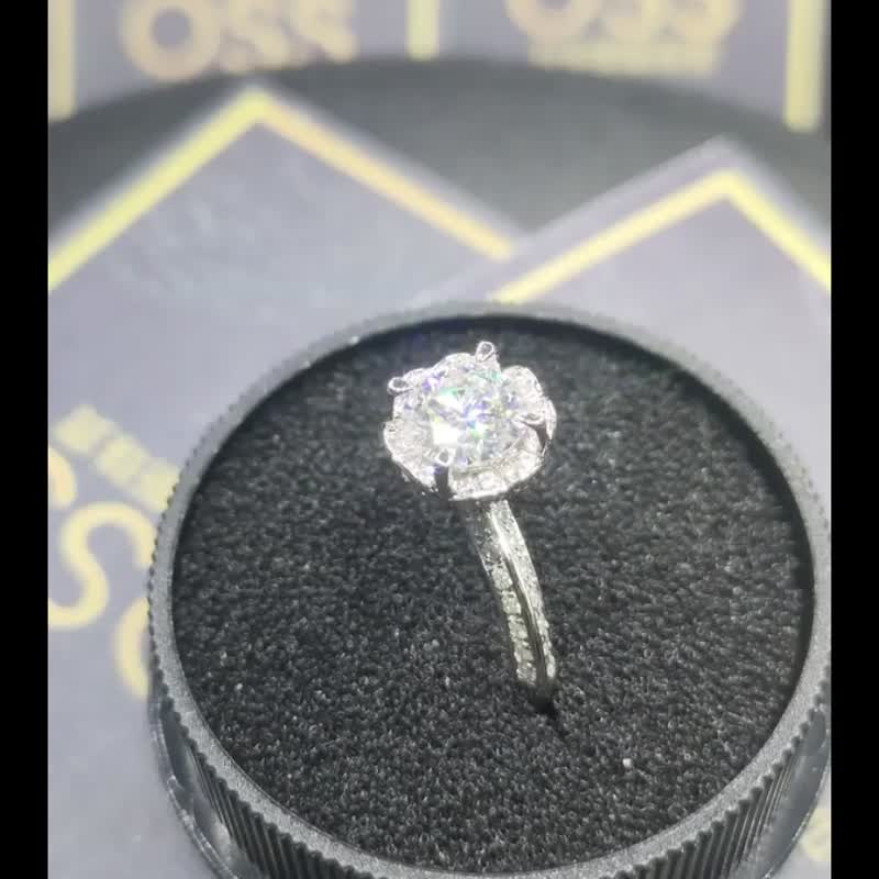 莫桑石 莫桑鑽 1克拉求婚花蕾鑽戒 台北門市 客製化訂製白金 - 戒指 - 其他材質 
