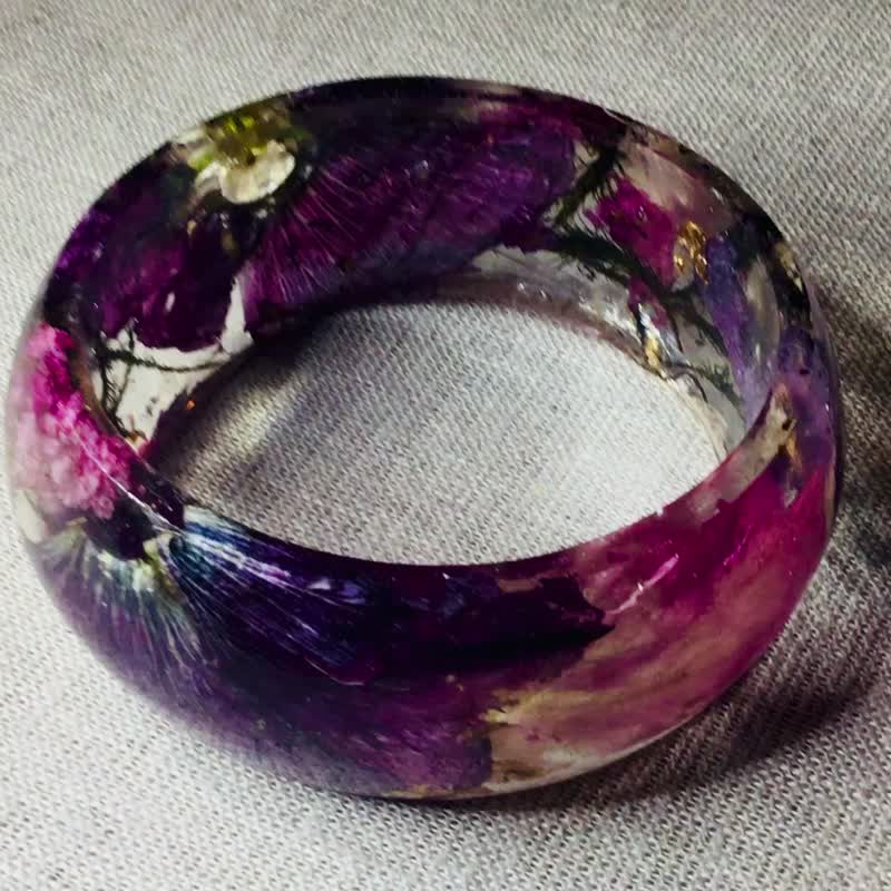 Malva / mallow and rose petals bangle,real dry pressed pink mallow flower,golden - 手鍊/手環 - 樹脂 