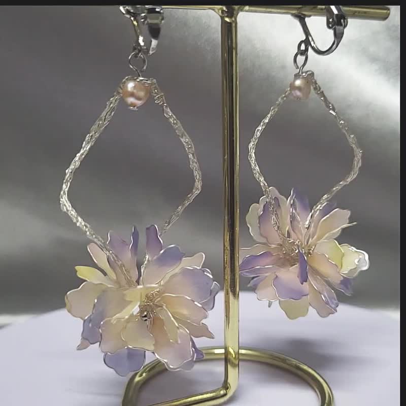 [NiouJiou handmade jewelry] 360-degree beautiful flower ball crystal flower earrings elegant pink - Earrings & Clip-ons - Resin Pink