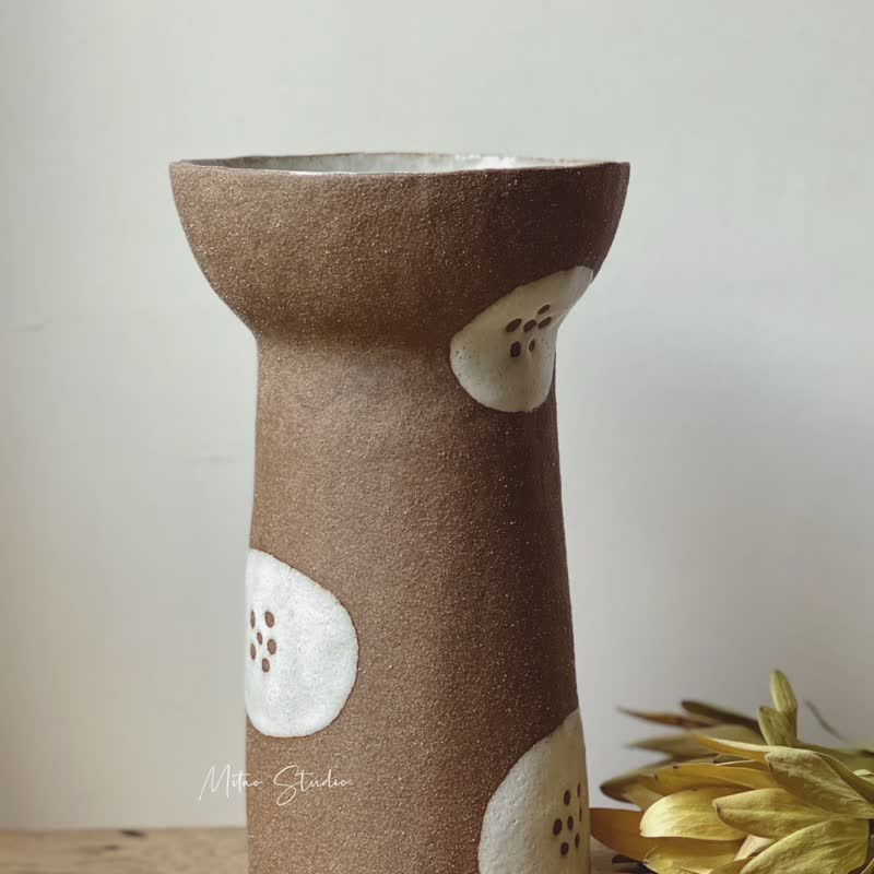 Blossoming large flower vase with wide mouth and hand-shaped flower vase - เซรามิก - ดินเผา สีนำ้ตาล