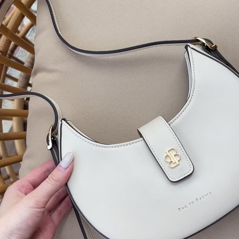 ★TOUT Y EST★ Basic Messenger Bag Ivory QP123ABG11 QP123ABG Bag to Basics Korean LA VIE bag (Ivory) - Shop bagtobasics