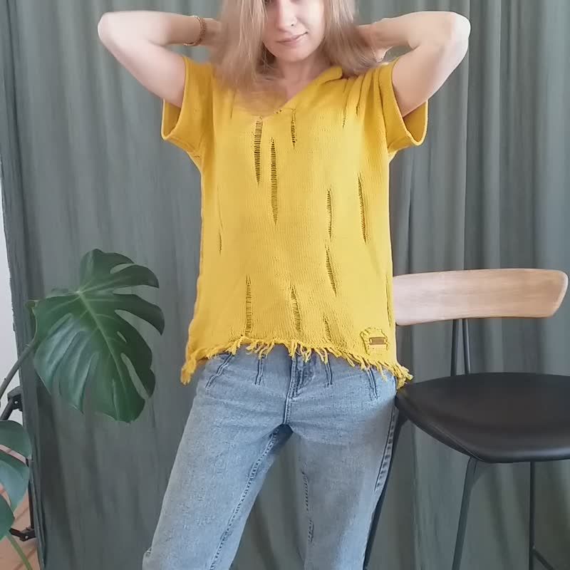 黄色破洞棉质连帽上衣/手工针织 T 恤 - 女上衣/長袖上衣 - 棉．麻 黃色