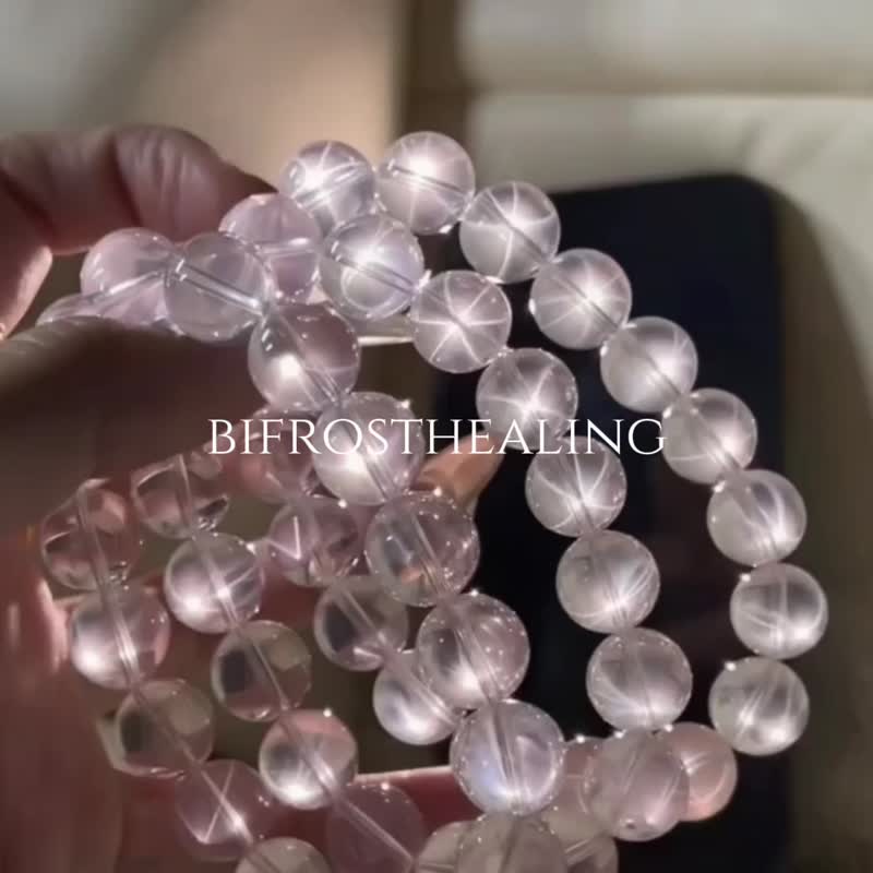 彌雅手作丨七秀 懸夢丨月光石果凍潤粉水晶手串原創設計 - 手鍊/手環 - 水晶 粉紅色