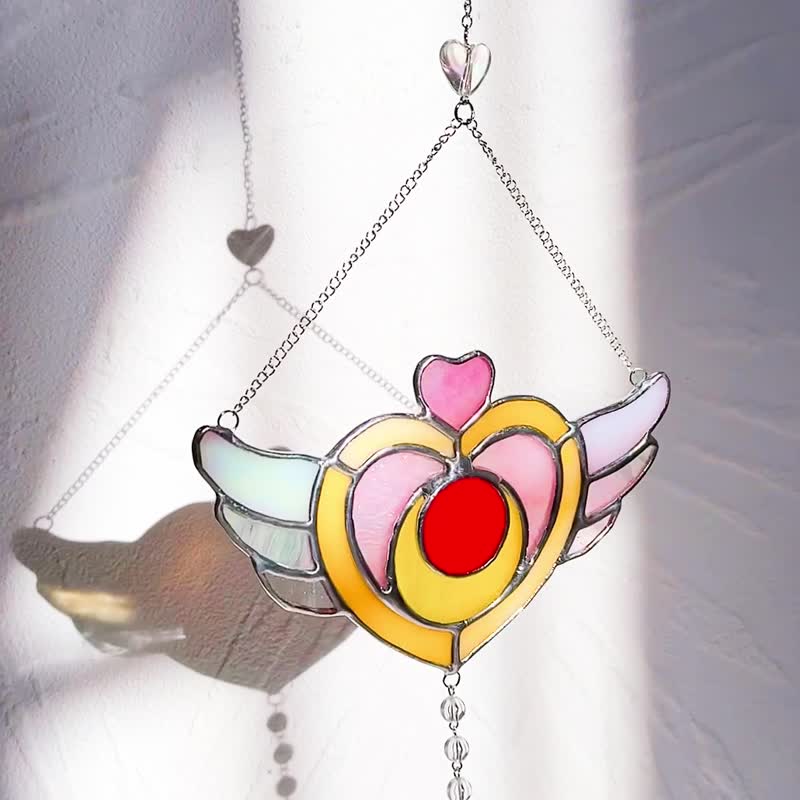 Wing heart suncatcher, Stained glass, Sailor Moon decor, lovely design - 擺飾/家飾品 - 玻璃 紅色