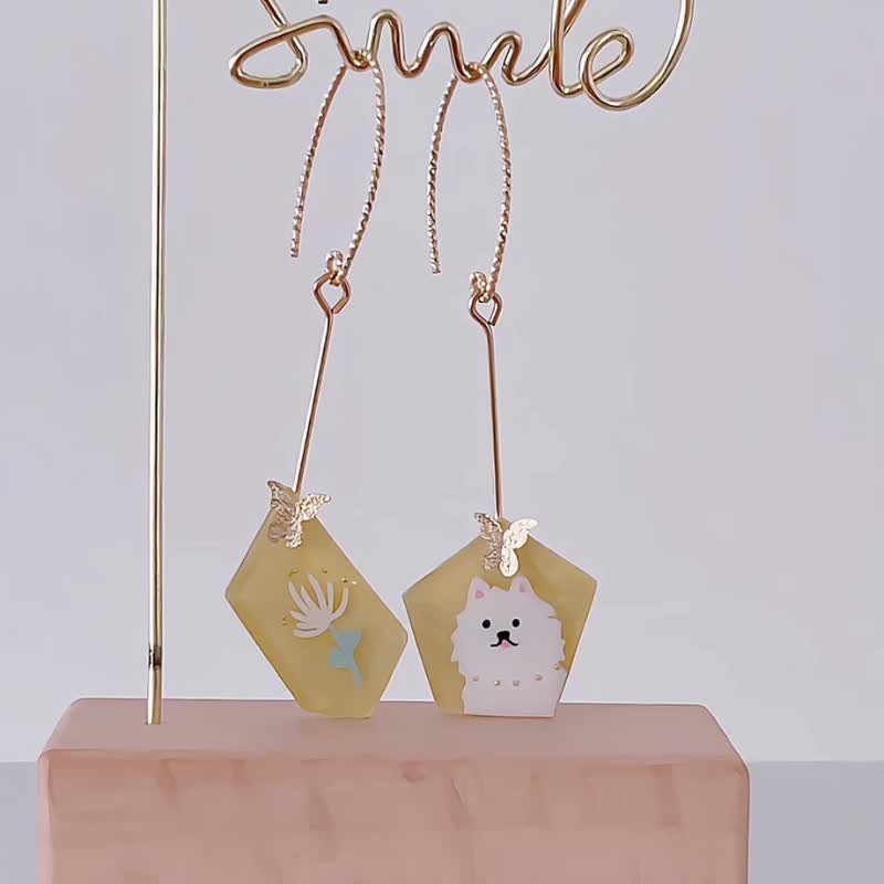 Samoye Dog Dandelion Butterfly Earrings - ต่างหู - เรซิน สีกากี