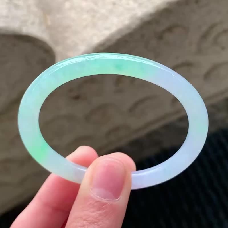 冰種玉鐲 天然翡翠玉鐲 A玉 手鐲 • 冰種春帶彩翡翠貴妃鐲 - 手鍊/手環 - 玉石 綠色