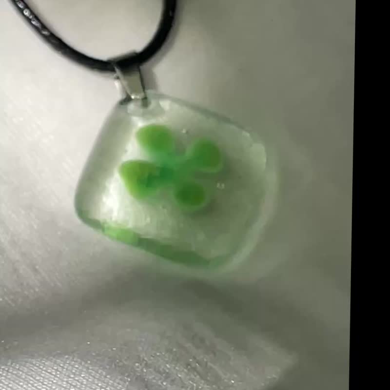 琉駐幸運-透明系幸運草琉璃項鍊・手作療癒飾品-窯燒琉璃 - 項鍊 - 玻璃 