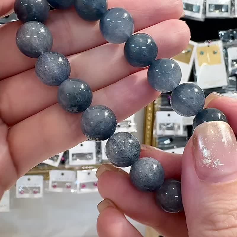 Small boutique full-mineral blue rabbit hair crystal hand beads 11mm34.07g eliminates tension, enhances persuasion and increases confidence - สร้อยข้อมือ - คริสตัล สีน้ำเงิน