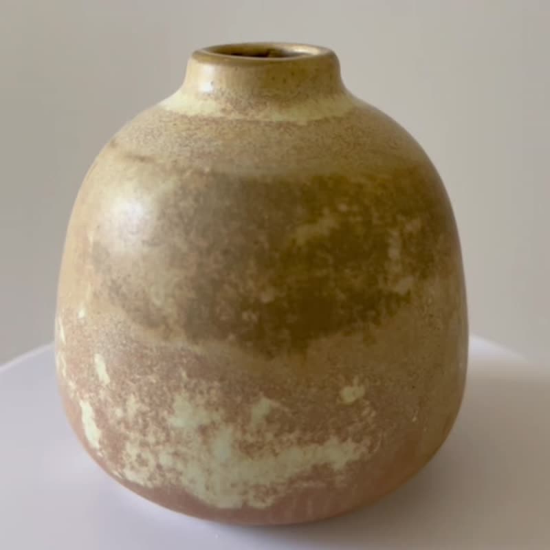 Ceramic small vase - เซรามิก - ดินเผา สีกากี