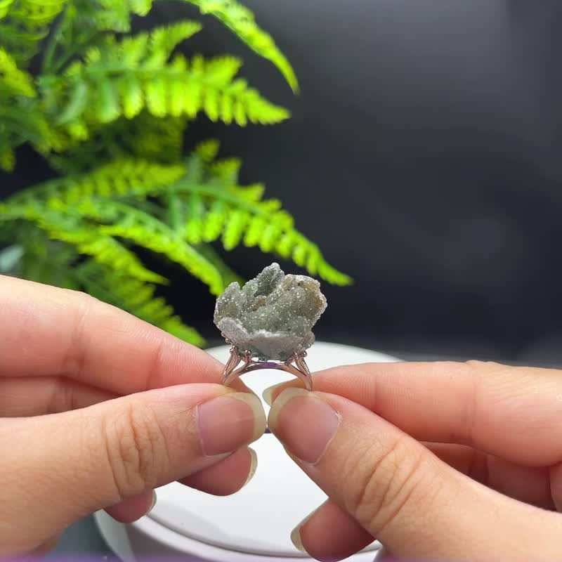 綠色水晶 活口戒指 隨形原石標本 星光閃片晶簇手工指環 S925銀 - 戒指 - 水晶 綠色