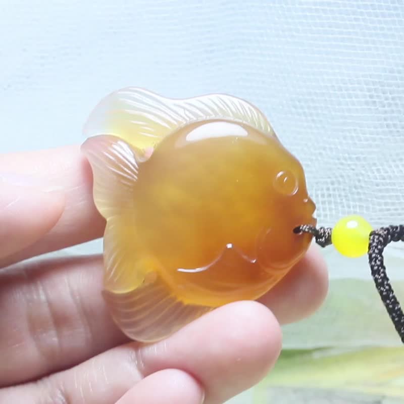 【年年有餘】天然和田玉|手工雕刻設計|原創小魚吊墜|魚項鏈|掛件 - 項鍊 - 玉石 橘色