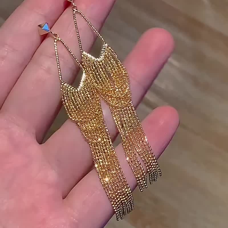 Hi Onion original Sloan ladies niche Silver gold-plated heroine earrings long tassel earrings face shape - Earrings & Clip-ons - Other Materials Gold