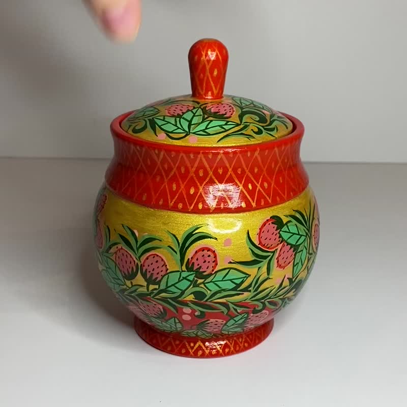 Box Strawberry, wooden home decor, hohloma folk ornament, red gold color, berry - 擺飾/家飾品 - 木頭 紅色