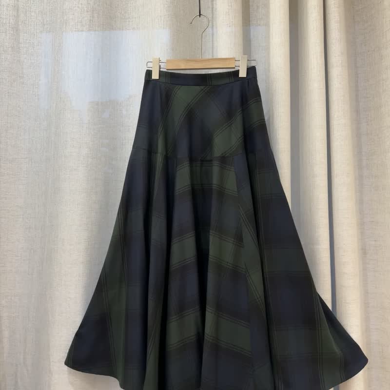 Flannel green plaid cut skirt - กระโปรง - ผ้าฝ้าย/ผ้าลินิน สีเขียว