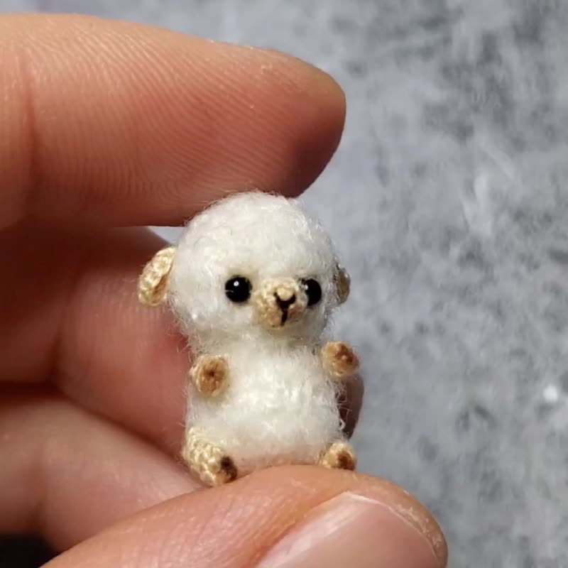 Extremely micro crocheted sheep. Dollhouse miniature. Amigurumi stuffed animal. - 公仔模型 - 棉．麻 白色