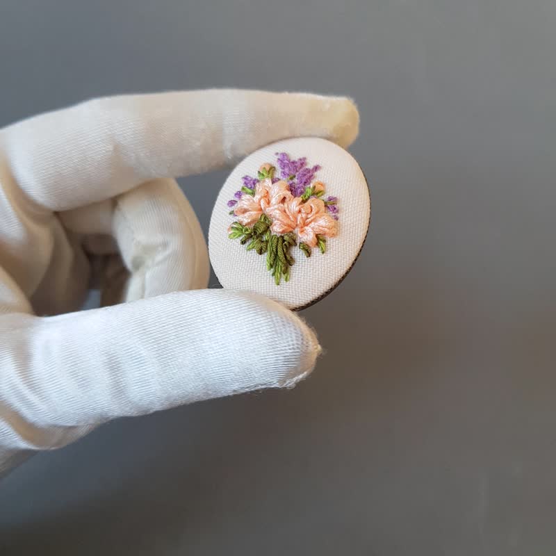 Ribbon embroidered brooch for her, hand embroidery jewelry - 胸針 - 絲．絹 多色