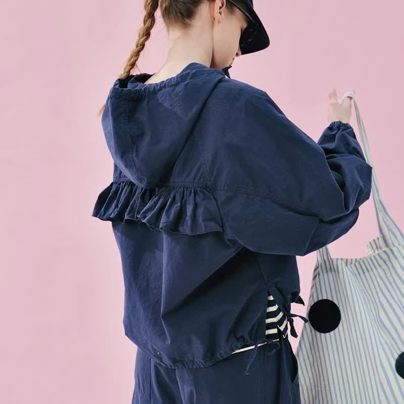 日系藏藍斜紋個性綴花帽T / 上衣 - 女上衣/長袖上衣 - 棉．麻 藍色