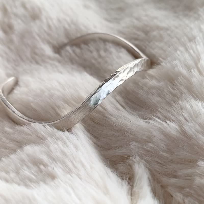 Silver arc/natural curve perfect arc/sterling silver forged bracelet/999 sterlin - Bracelets - Sterling Silver Silver