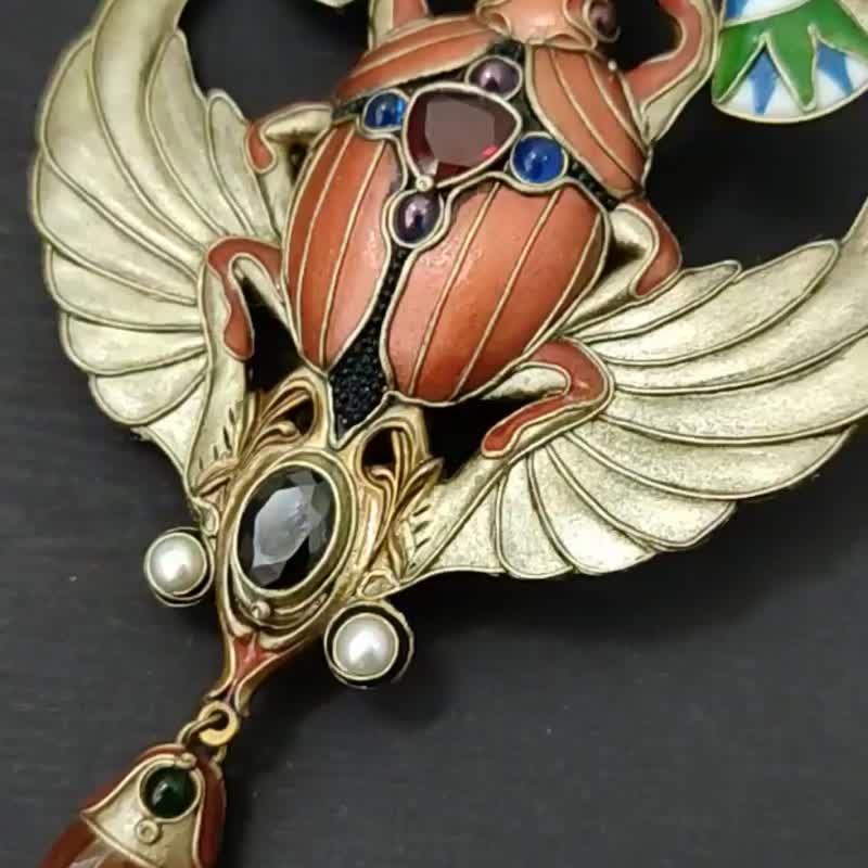 Egyptian Scarab Brooch,Scarab beetle,Egyptian Jewelry, Scarab Jewelry - เข็มกลัด - ดินเหนียว สีทอง