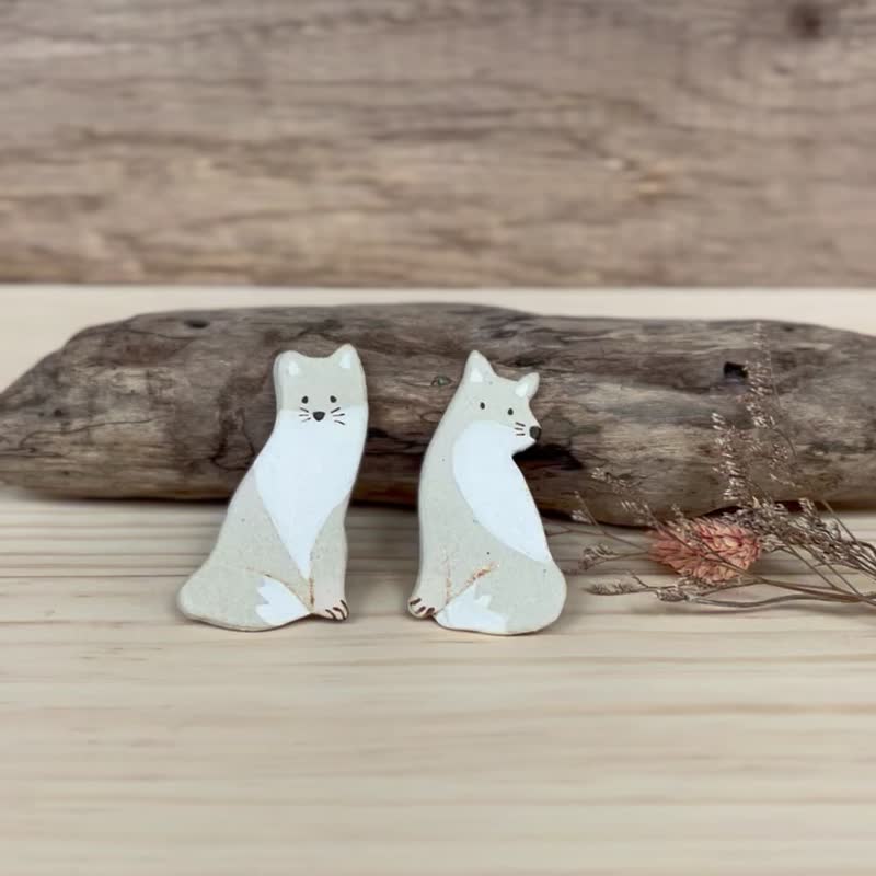 A Lu Cute Fox Pottery Pin/Handmade, Hand-painted, Original Limited Edition of Clay Imported from the United States - เข็มกลัด/พิน - ดินเผา หลากหลายสี