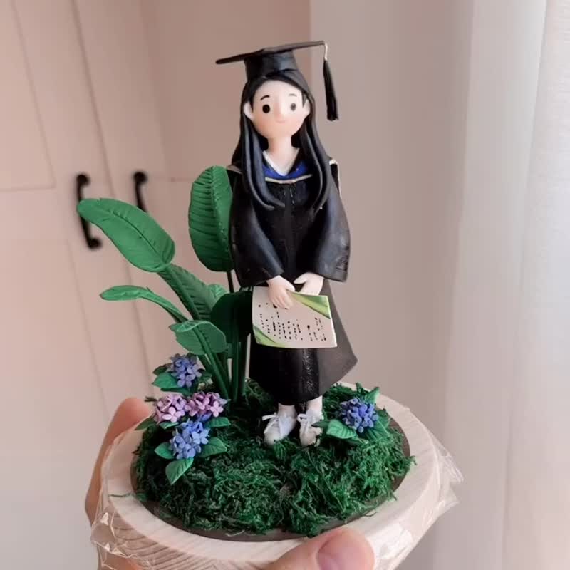 Custom clay figure for retirement gift, graduation gift, wedding gift. - ของวางตกแต่ง - ดินเหนียว สีน้ำเงิน