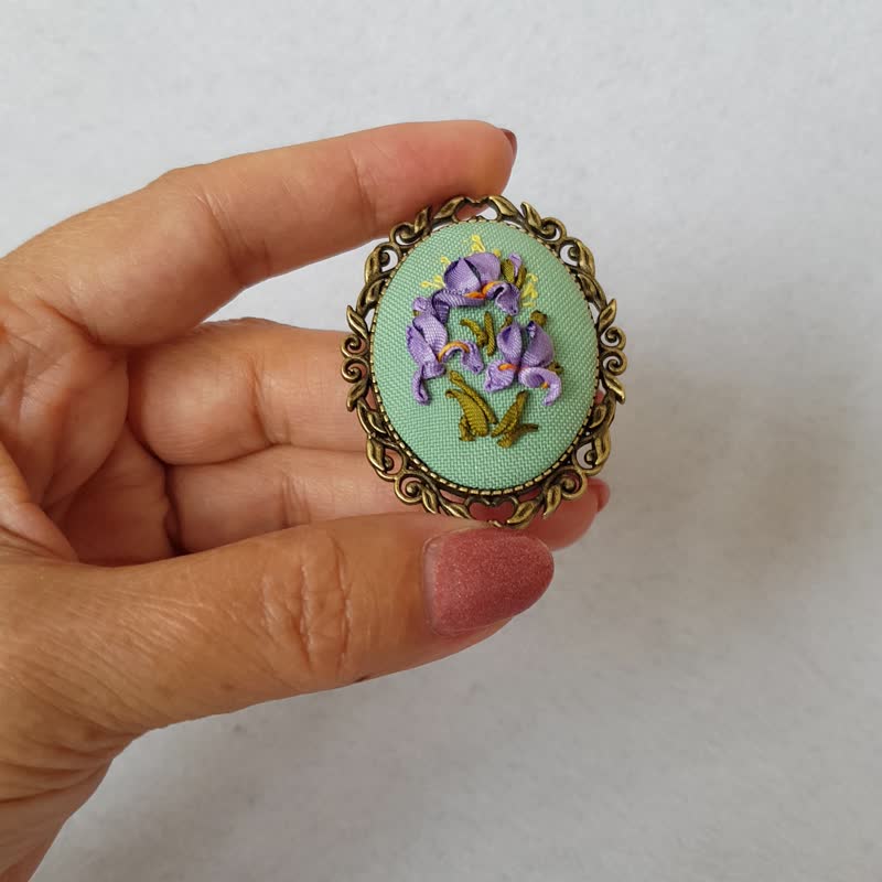 Ribbon embroidered brooch for her, embroidery irises - 胸針 - 絲．絹 紫色