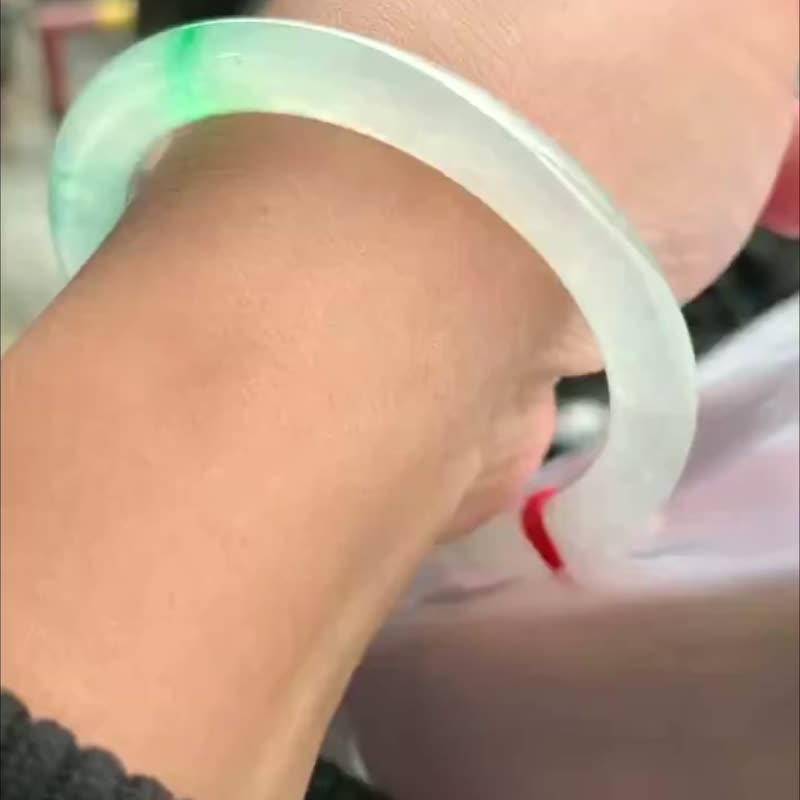 冰種翡翠玉鐲 天然翡翠 緬甸A玉玉鐲 • 冰種陽綠飄花翡翠圓鐲 - 手鍊/手環 - 玉石 綠色
