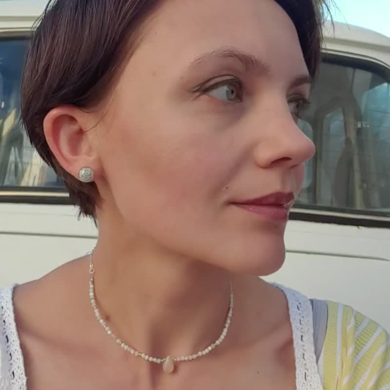 Mother of pearl choker, silver 925, Pisces crystal gift, teardrop gemstone - 項鍊 - 寶石 白色