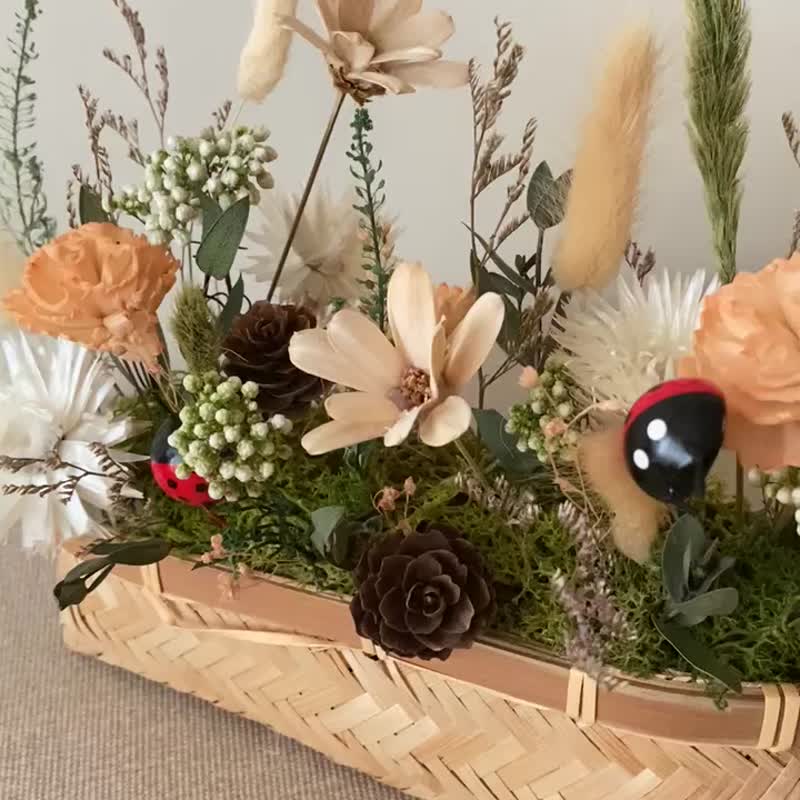 可愛花禮.居家擺設.盆花.橫行盆花.竹籃盆花.索拉花.永生花 - 乾燥花/永生花 - 植物．花 橘色
