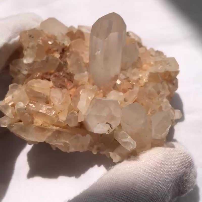 Madagascar white crystal cluster translucent orange pink crystal raw ore natural rough crystal - ของวางตกแต่ง - คริสตัล สึชมพู