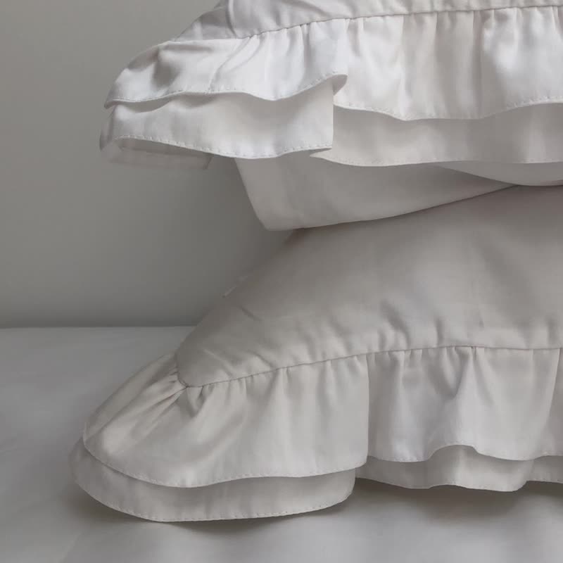 Pillowcase with Ruffles White, 100% Cotton Smooth Sateen, Envelope closure - 寢具/床包 - 棉．麻 白色