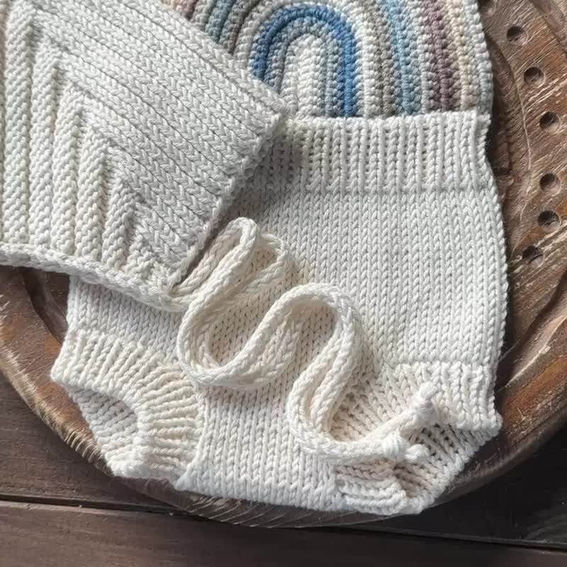 White romper with hat for newborns: the perfect outfit for a little newborn - 嬰兒手鍊/飾品 - 其他金屬 白色