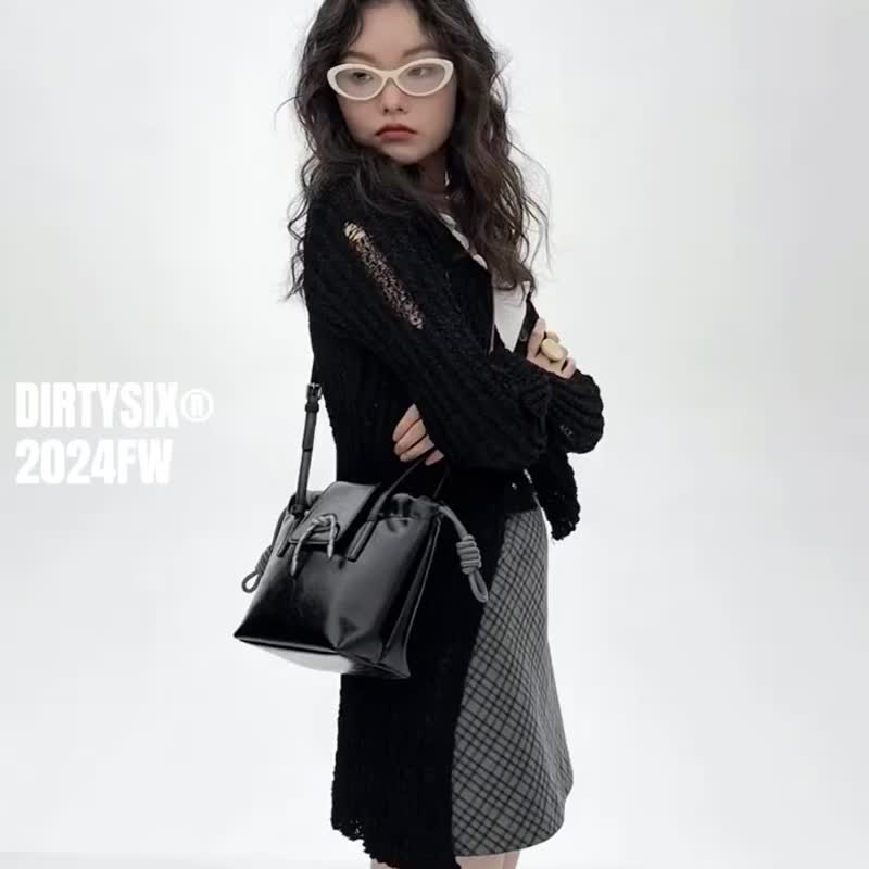 Black soft cowhide small bag small bag contrast color design shoulder bag - กระเป๋าถือ - หนังแท้ สีดำ