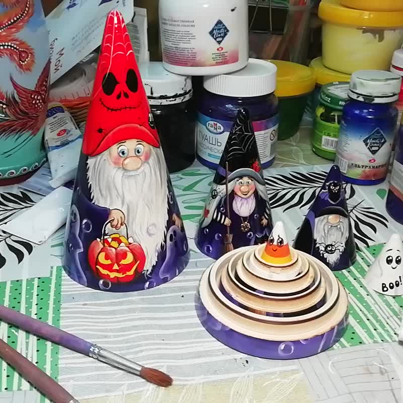 Five-place cone matryoshka Gnomes for Halloween, nesting dolls russian - ของวางตกแต่ง - ไม้ สีม่วง