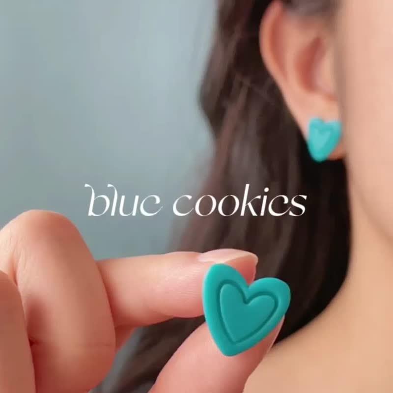 Blue heart cookies polymer clay earrings studs - ต่างหู - ดินเผา สีน้ำเงิน