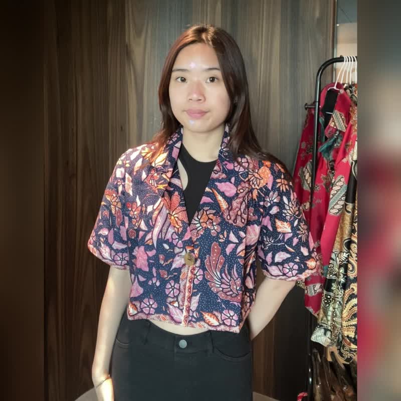 印尼蠟染短袖西裝外套 RATNA - 繽紛藍 - RAT004 - 女上衣/長袖上衣 - 棉．麻 藍色