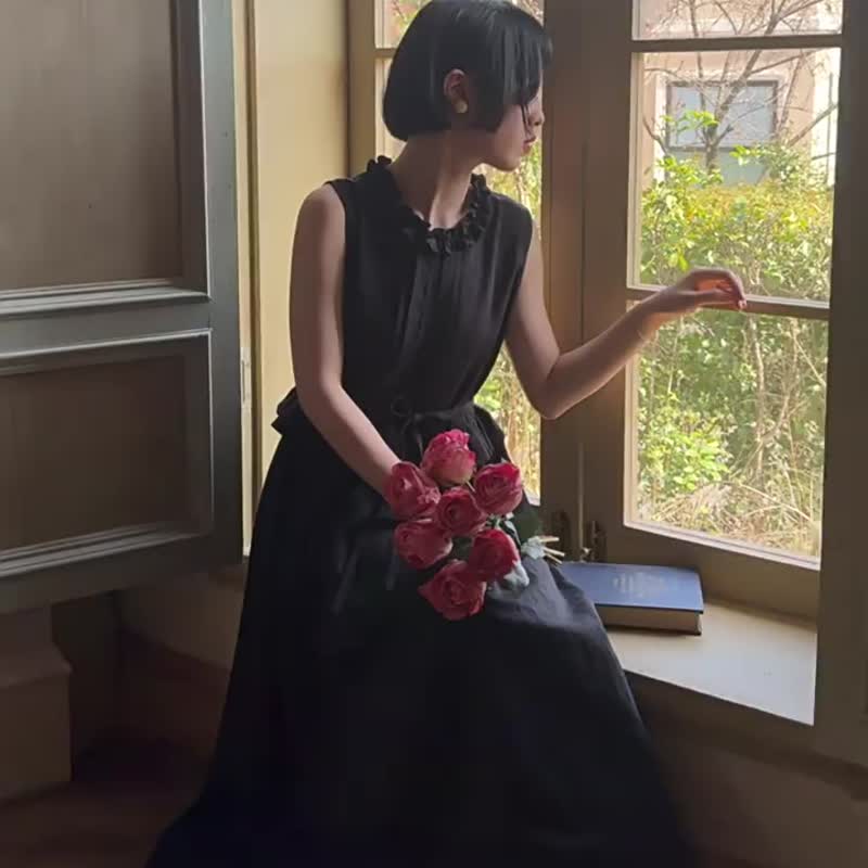 黑色 無袖木耳邊圓領洋裝 暗紋絲棉小黑裙女 夏日通勤長裙 - 洋裝/連身裙 - 棉．麻 黑色
