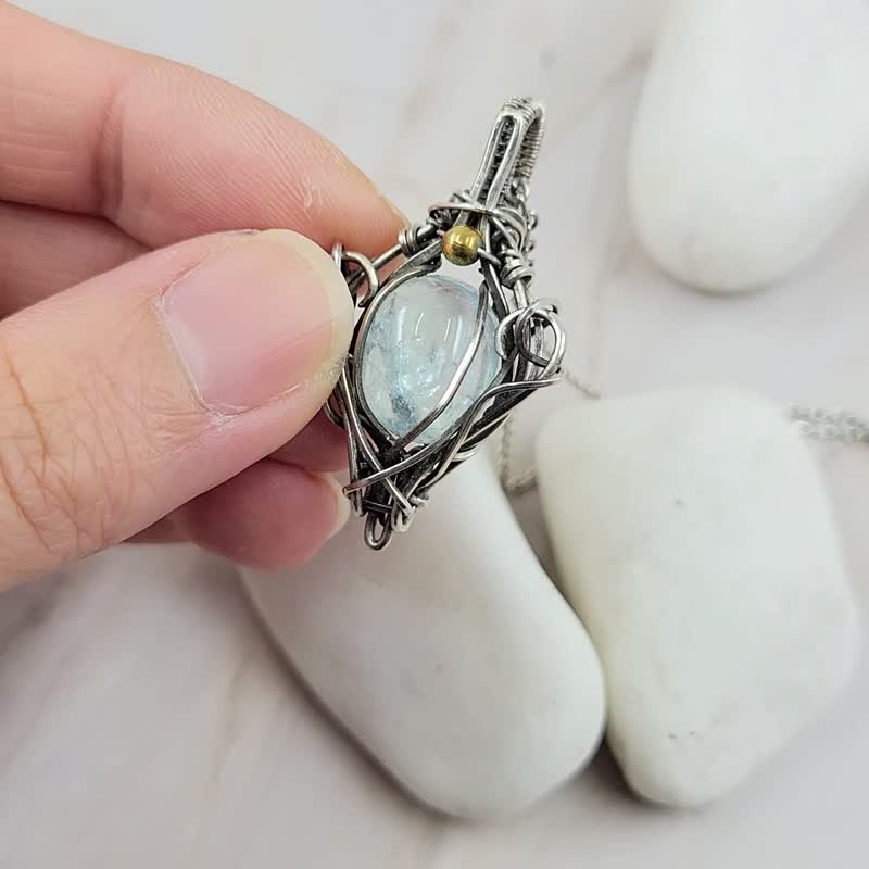 Ice-clear aquamarine 999 sterling silver hand-wound necklace - สร้อยคอ - เงินแท้ 