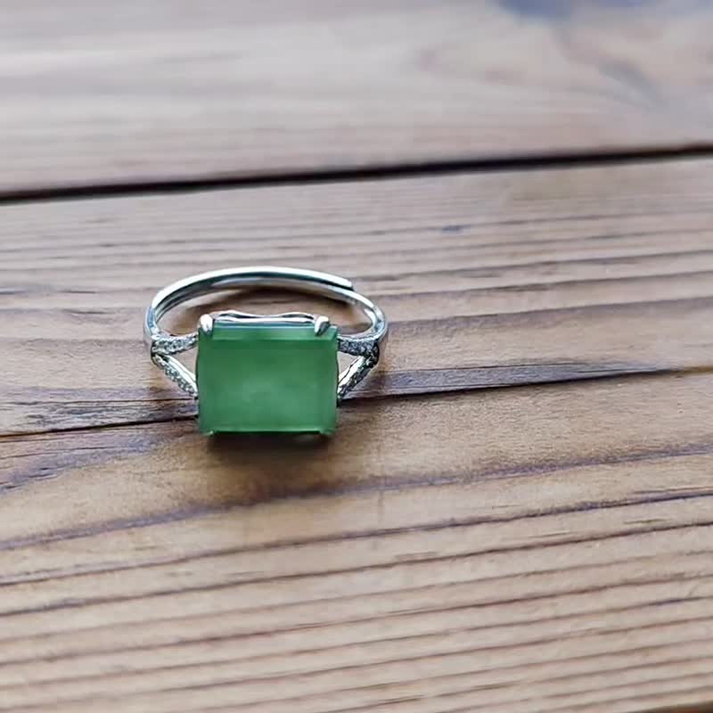 Pro-Cui Natural Jade Ice Green Diamond Egg Cut 925 Silver Inlaid Ring - แหวนทั่วไป - หยก สีเขียว